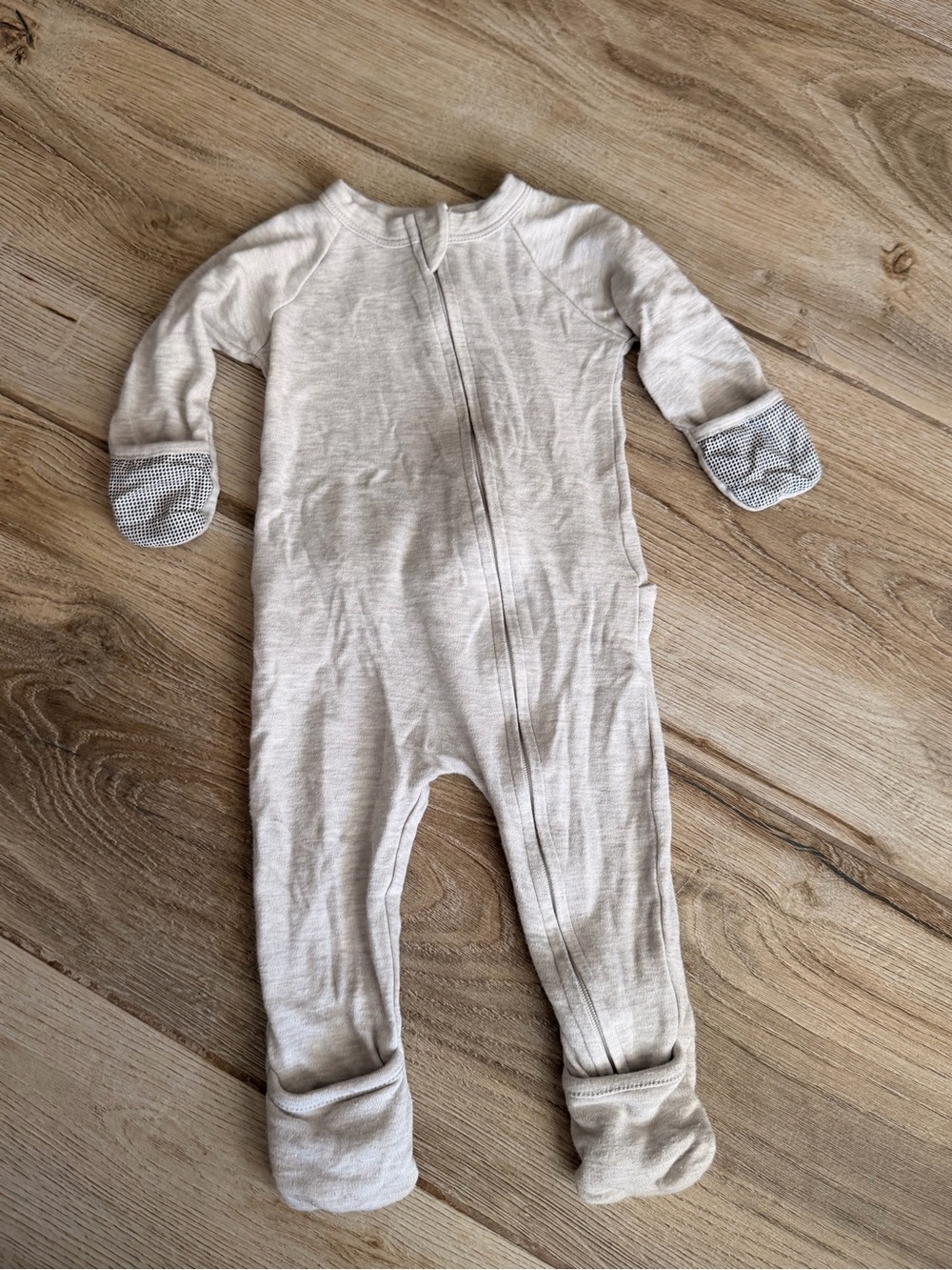 Kids Neutral Gray Long Sleeve Footed Pajamas - Soft Zipper Sleepwear